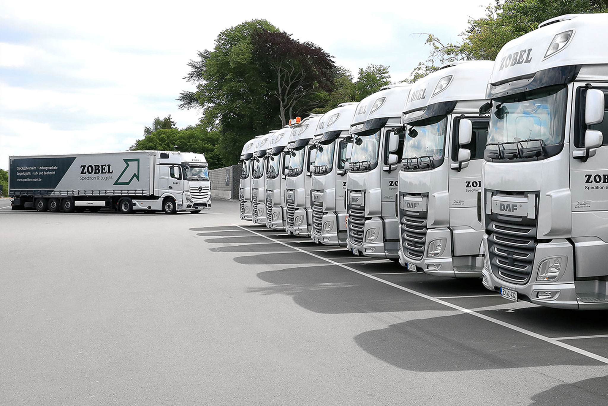 Mercedes und DAF Fahrzeuge